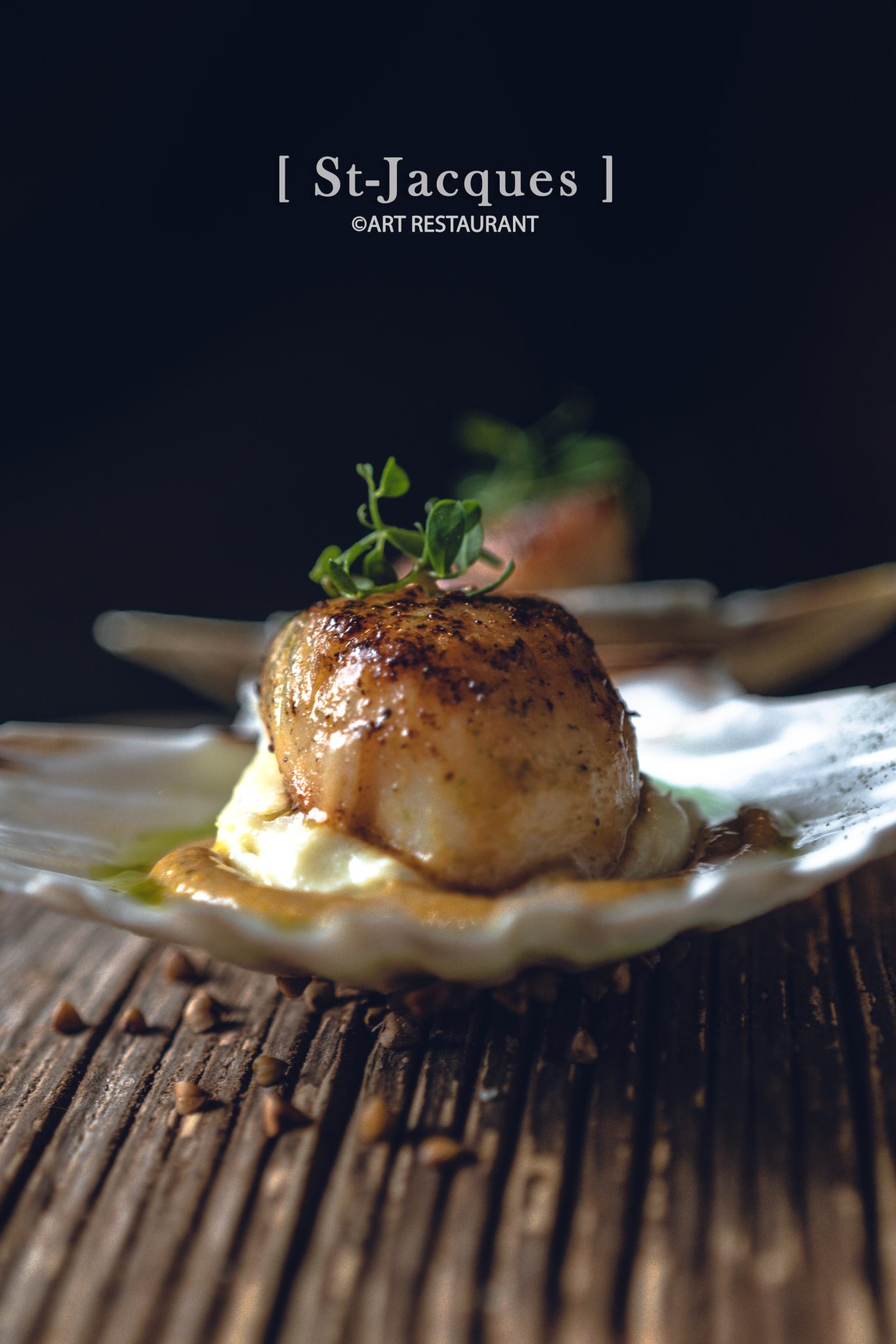 Saint-Jacques snackee dans sa coquille, plat d'Art Restaurant