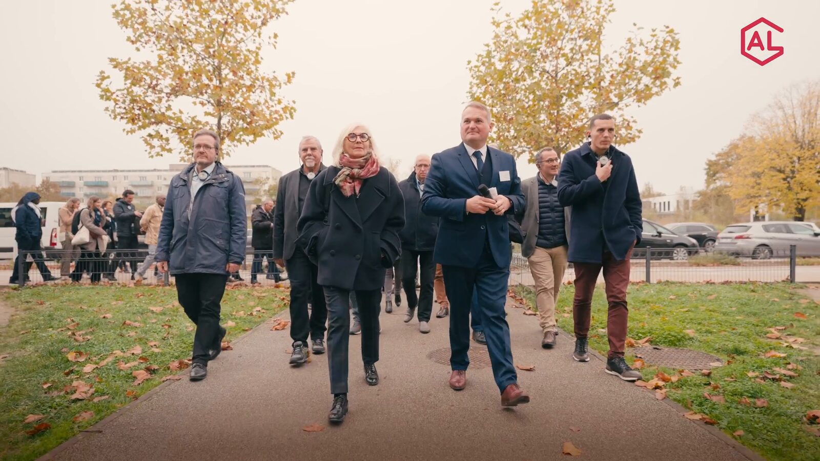 Délégation d'élus et d'Action Logement dans le quartier de la Source à Orléans, requalifié